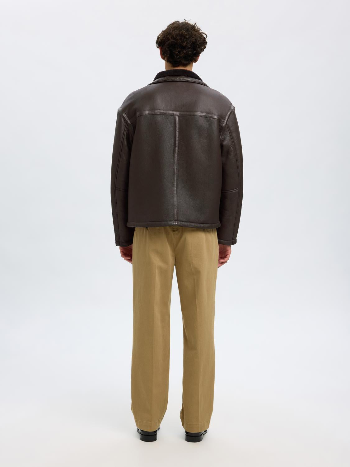 model_shot-back